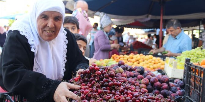Mikro kredi ile 5 çocuğunu üniversitede okuttu