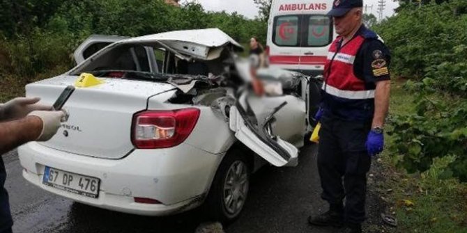 Zonguldak'ta otomobil ile iş makinesi çarpıştı