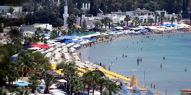 Turizm merkezlerindeki plajlarda yoğunluk yaşanıyor