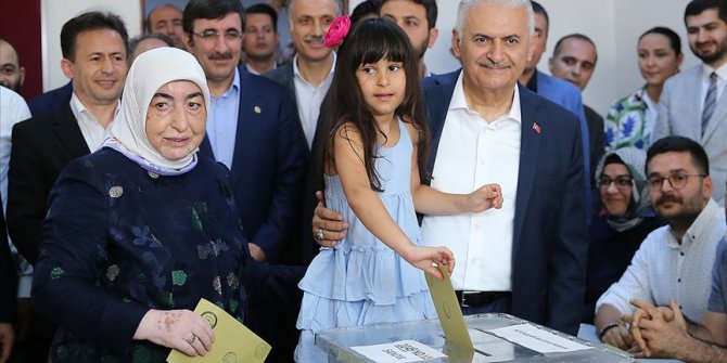 Binali Yıldırım: İstanbul halkının verdiği kararın başımız gözümüz üzerinde yeri var