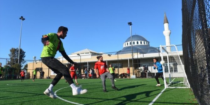 Avustralya’da cami bahçesine halı saha yapıldı