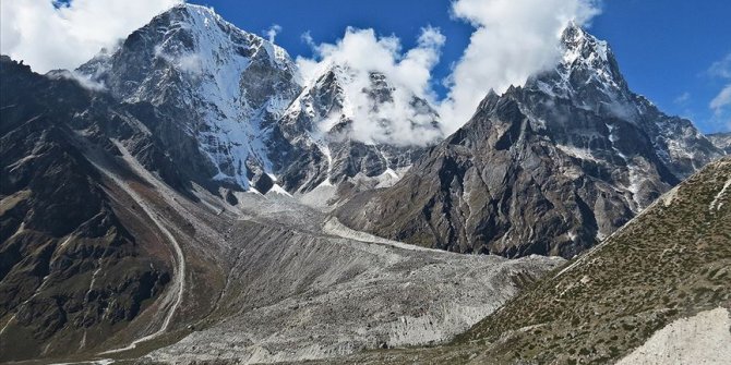 Kalabalık tırmanış sezonu Everest'i çöp dağı haline getirdi