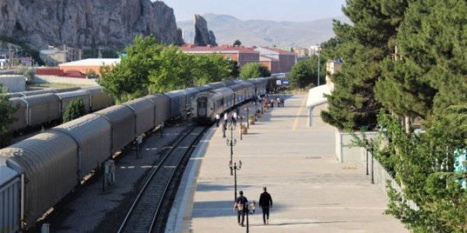 Tahran- Van treninin ilk yolcuları ulaştı