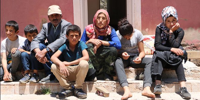 Evleri çöken aile, okulun lojmanına yerleşti