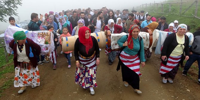 Trabzon'da en renkli yayla göçü