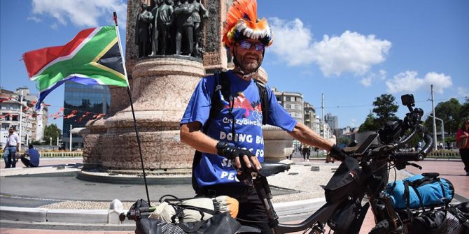 Londra'dan İstanbul'a farkındalığa pedal çevirdi