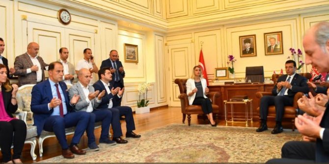Ekrem İmamoğlu göreve dua ile başladı