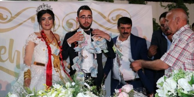Geline 5 kilo altın taktılar