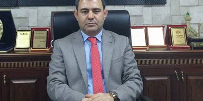 Milli Eğitim Müdürü'nün aracının önünü kesip sopayla saldırdılar