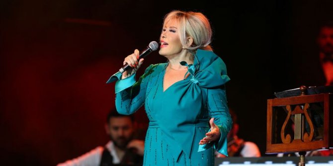 'Başrolde Emel Sayın' konserleri başladı