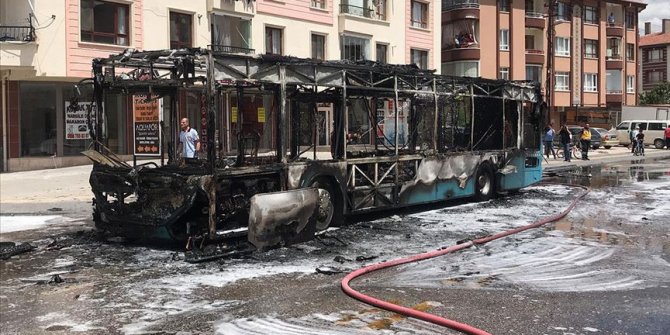 Başkentte seyir halindeki özel halk otobüsünde yangın