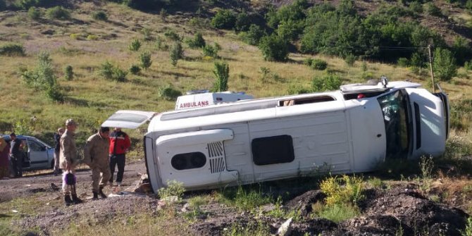 Ordu'da minibüs devrildi: Ölü ve çok sayıda yaralı var