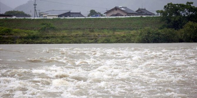 Japonya'da aşırı yağışlar 800 bin kişiyi yerinden etti
