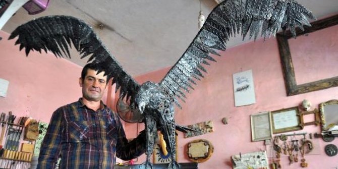 Hurdalarla 80 kiloluk kartal heykeli yaptı