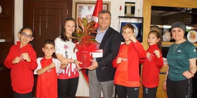 Başkan Demirbaş'a sporculardan turnuva öncesi ziyaret