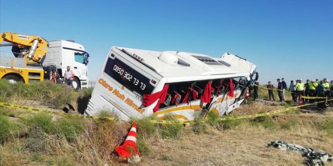 Aksaray'da yolcu otobüsü şarampole devrildi: 41 yaralı