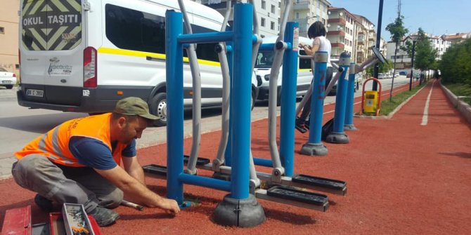 Pursaklar'da parklara bakım onarım