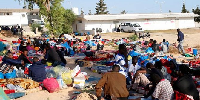 BM: Libya Güvenlik Güçleri, 120 göçmen ve mültecinin yaşadığı hangara ateş açtı