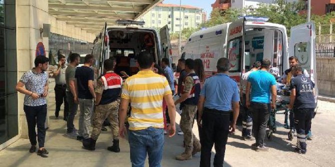 Pervari'de, zırhlı aracın geçişi sırasında patlama: Yaralı askerlerimiz var