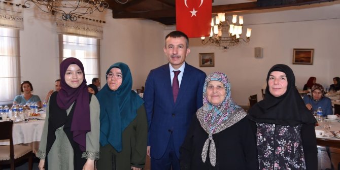 Asım Balcı hacı adaylarından "Ülkemiz için dualar edin" diyerek dua istedi