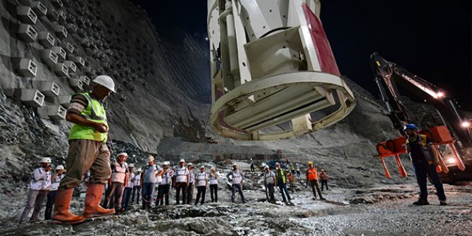 Türkiye'nin en yüksek baraj inşaatında 112 metre gövdeye ulaşıldı