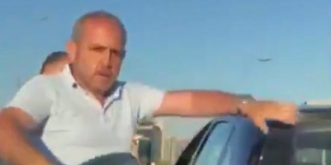 İstanbul'da trafik magandası yol kesip araca zarar verdi