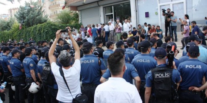 Polisten HDP'lilere cevap: Savaş neredeyse oraya gidin