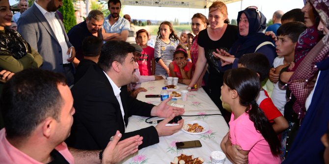 Kahramazkazan'da Başkanla beraber çay simit sohbeti 