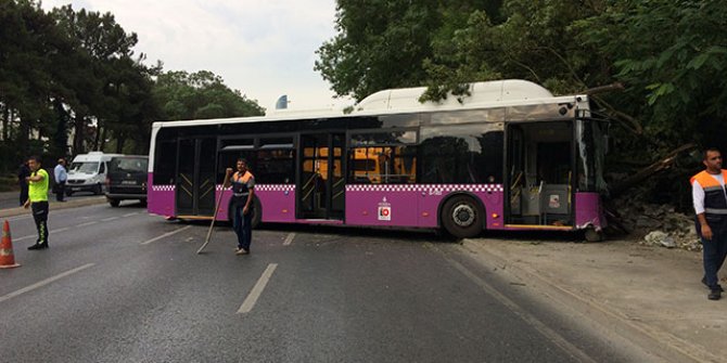 Halk otobüsü duvara çarptı