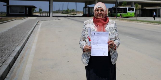 'Süper anneanne' 56'sında üniversiteyi, 63'ünde yüksek lisansı bitirdi