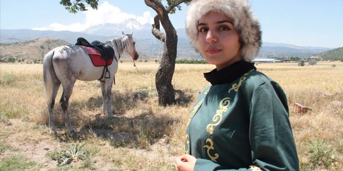 Cam silerken 6. kattan düştü, at sevgisiyle hayata tutundu