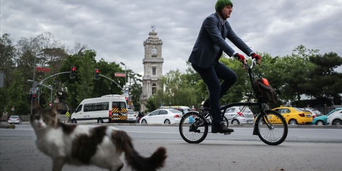 İstanbul'u 'Hollandalı' gibi yaşıyor