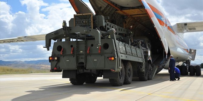 Bir uçak daha indi: S-400 sevkıyatı devam diyor