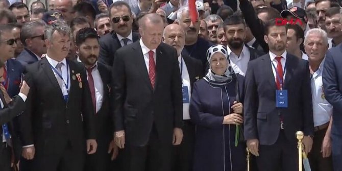 15 Temmuz için ilk tören: Cumhurbaşkanı Erdoğan çiçek bıraktı