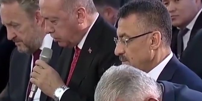 Cumhurbaşkanı Erdoğan 15 Temmuz şehitleri için Kur'an-ı Kerim okudu