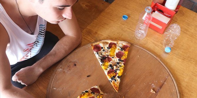 Pizzayı bitirene çeyrek altın