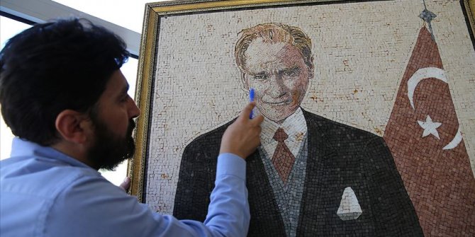 Suriyeli sanatçıdan mozaikle Atatürk portresi