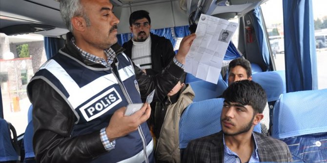 Suriyeliler Türkiye içinde izinsiz göç edemeyecek