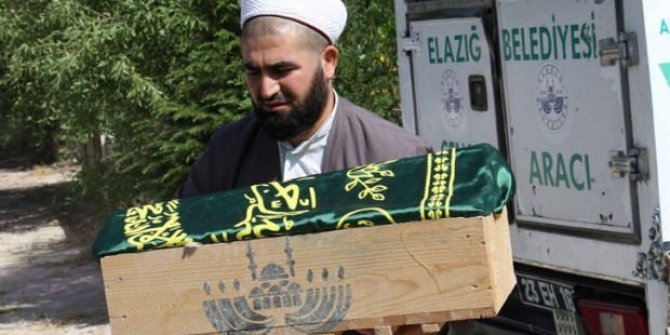 Annesi çöpe atmıştı: Sahip çıkan olmayınca toprağa verildi
