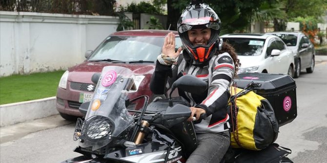Türk kadın akademisyen motosikletiyle dünyayı keşfediyor