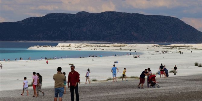 Salda Gölü turist sayısında rekora koşuyor