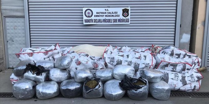 Batman'da plastik boru arasına gizlenmiş 1 ton esrar ele geçirildi