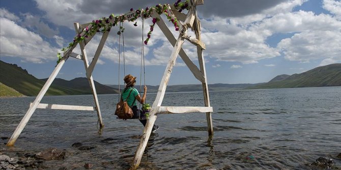 Doğu'nun saklı güzelliği: 'Balık Gölü'