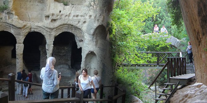 Roma dönemi Titus Tüneli’ne ziyaretçi akını