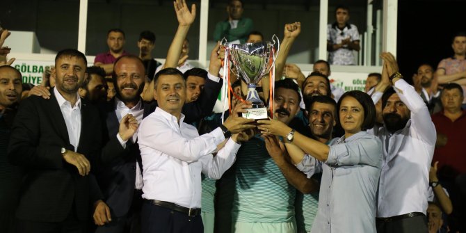 Gölbaşı Belediyespor tarafından düzenlenen mahallelerarası futbol turnuvasında şampiyon Velihimmetli Mahallesi oldu