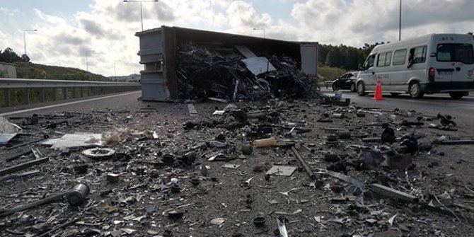 Kuzey Marmara Otoyolu'nda TIR devrildi