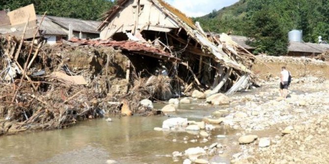 Çevre ve Şehircilik Bakanı Kurum: Heyelan riski var, 66 binayı boşaltacağız'
