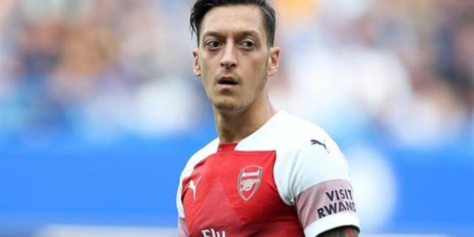Mesut Özil'e bıçakla saldırı girişimi