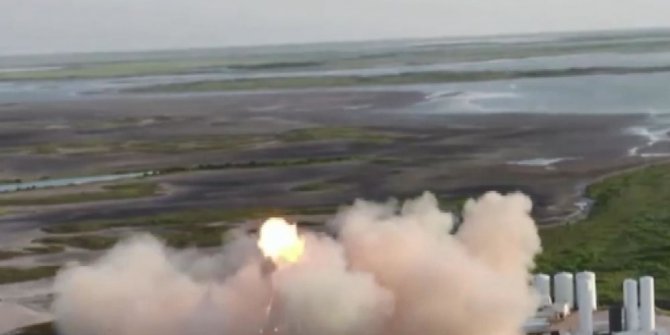 SpaceX’in uzay aracı, kalkış öncesi alev aldı