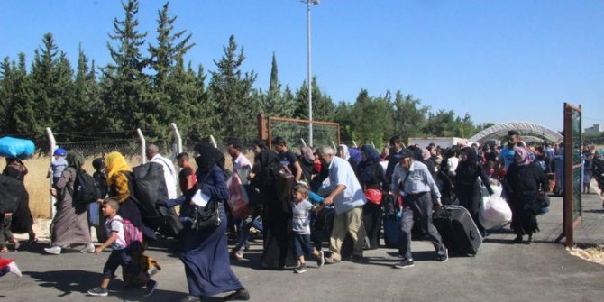 Suriyeliler ülkelerine koşarak gitti